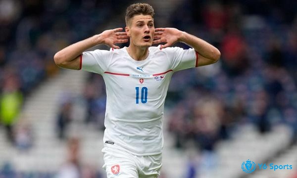 Tiền đạo Patrik Schick CLB Bayer Leverkusen