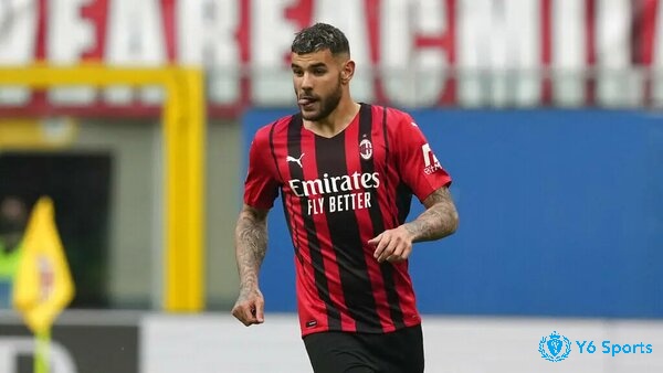 Theo Hernandez góp công lớn trong chức vô địch Serie A của Milan