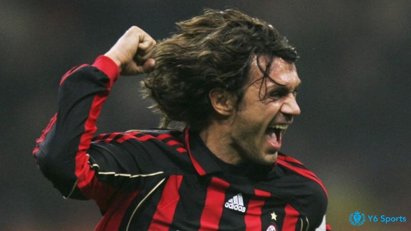 Hậu vệ trái Paolo Maldini trong đội hình xuất sắc nhất AC Milan