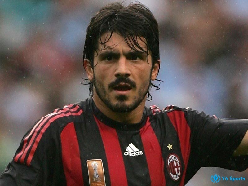 Gennaro Gattuso có lối đá cuồng nhiệt trên sân cỏ