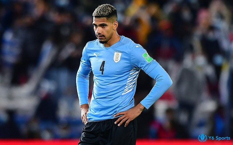 Hậu vệ hay nhất Copa America tỏa sáng mạnh mẽ trên đấu trường - Ronald Araujo (Uruguay)